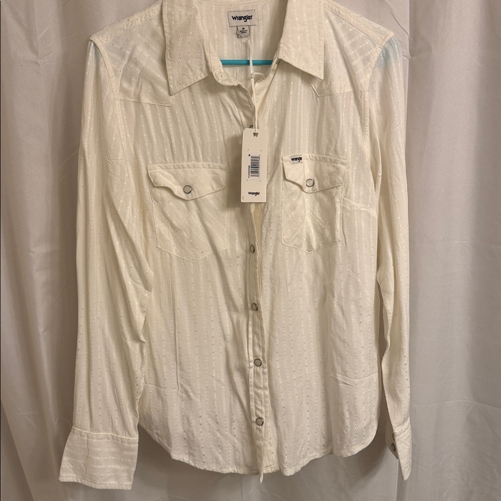 NWT Women’s Wrangler Cream Long Sleeve Button Down Shirt - Medium